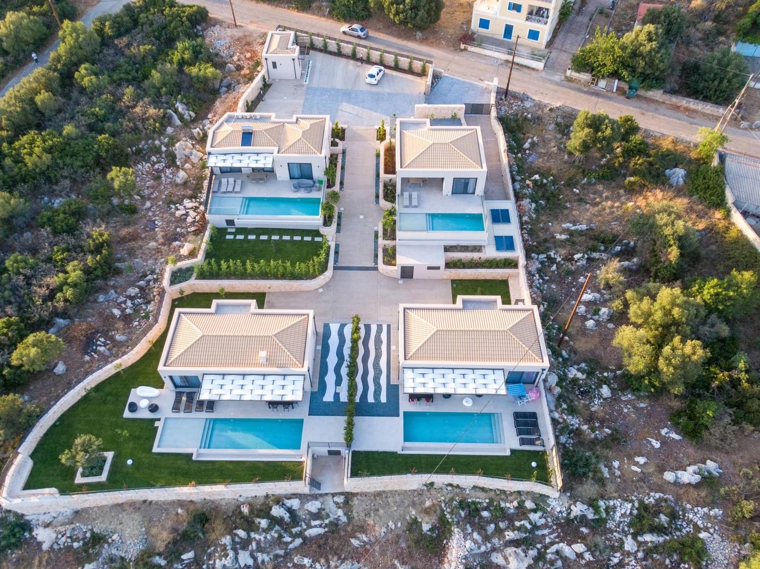 COMPLEX OF 4 LUXURY VILLAS IN KARAVADOS