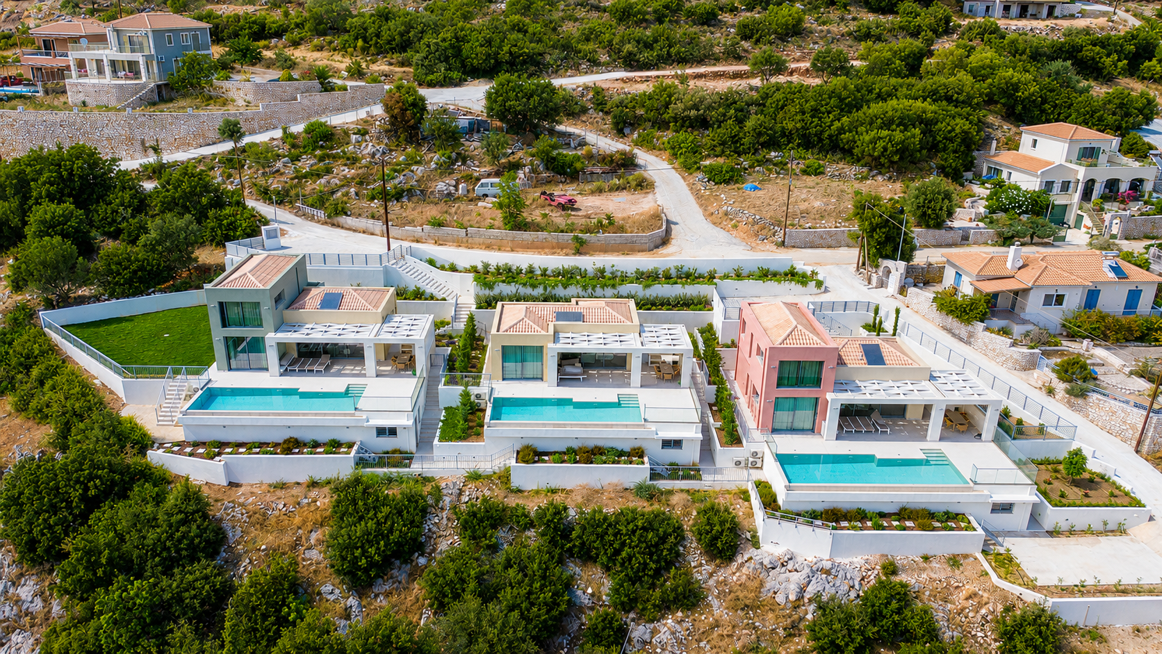 Complex of three luxury villas in Vlachata